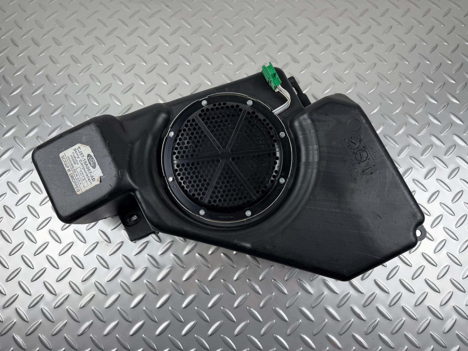 Сабвуфер Ford Escape MK3 13-19 SONY - фото 1