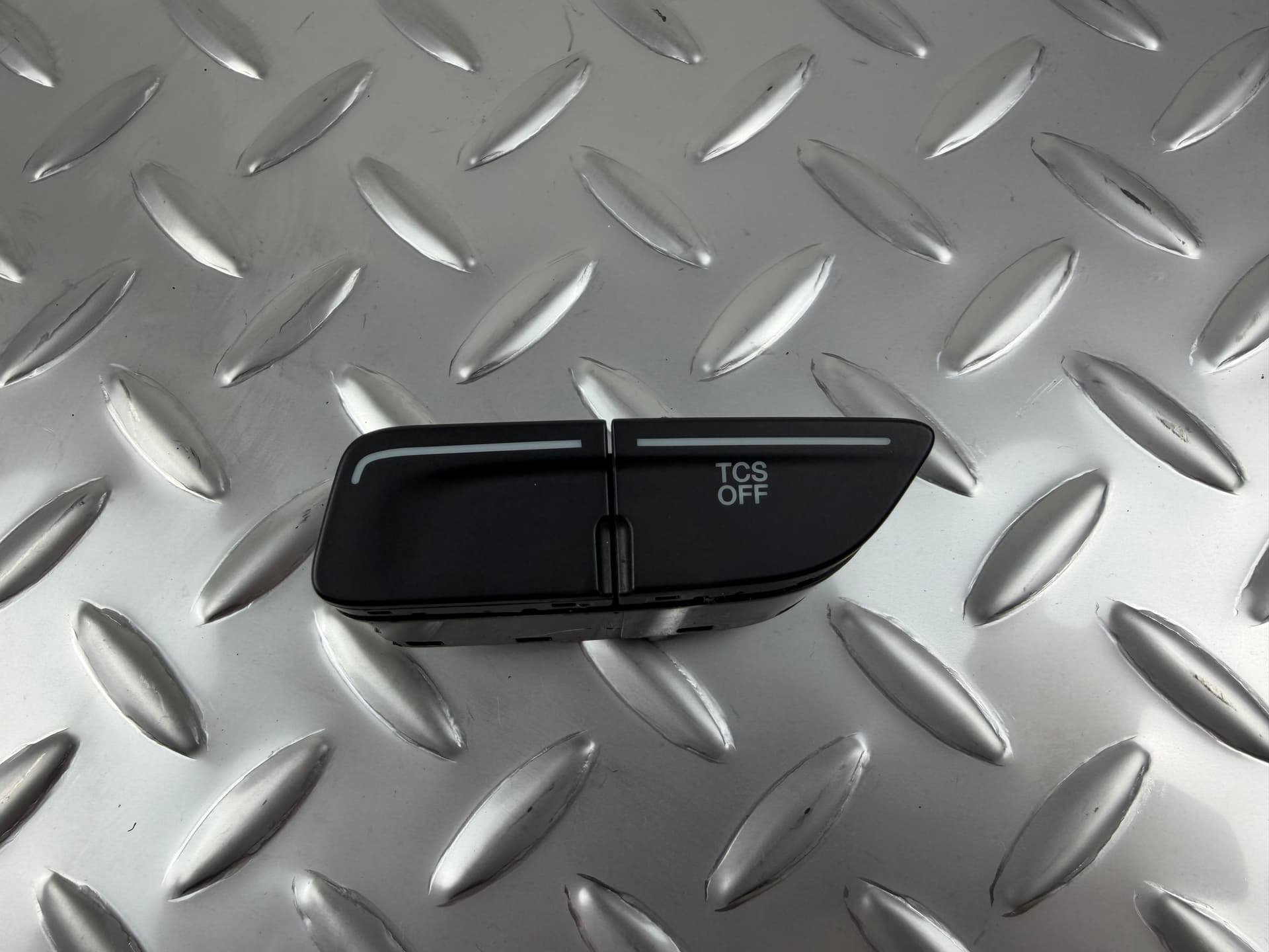 Кнопка TCS Ford Escape MK3 17-19 - фото 1