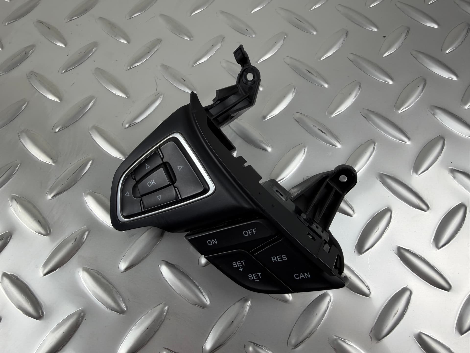 Кнопки керування на кермі ліві Ford Escape MK3 17-19 під адаптивний круїз - фото 1