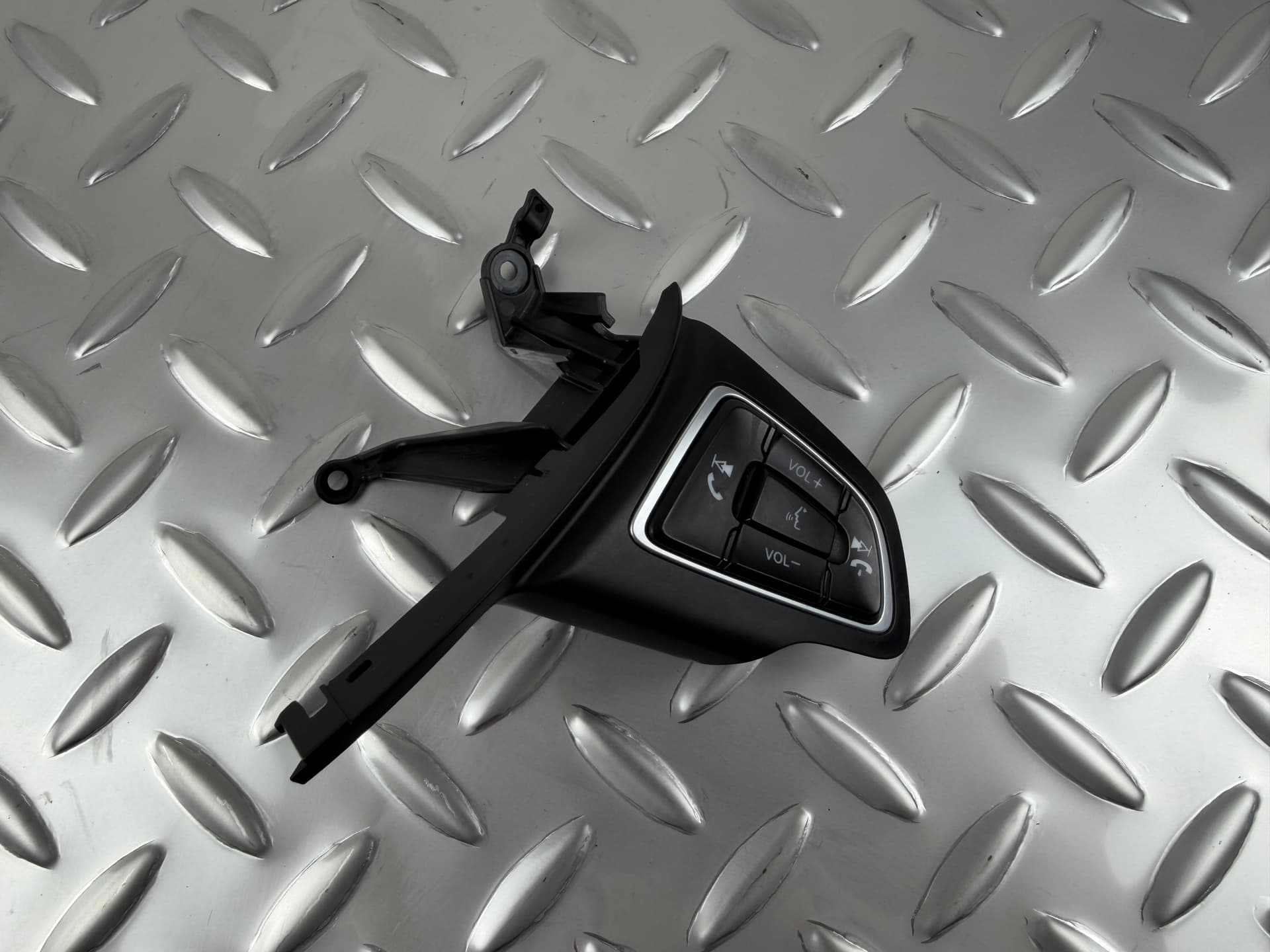 Кнопки керування на кермі праві Ford Escape MK3 17-19 - фото 1