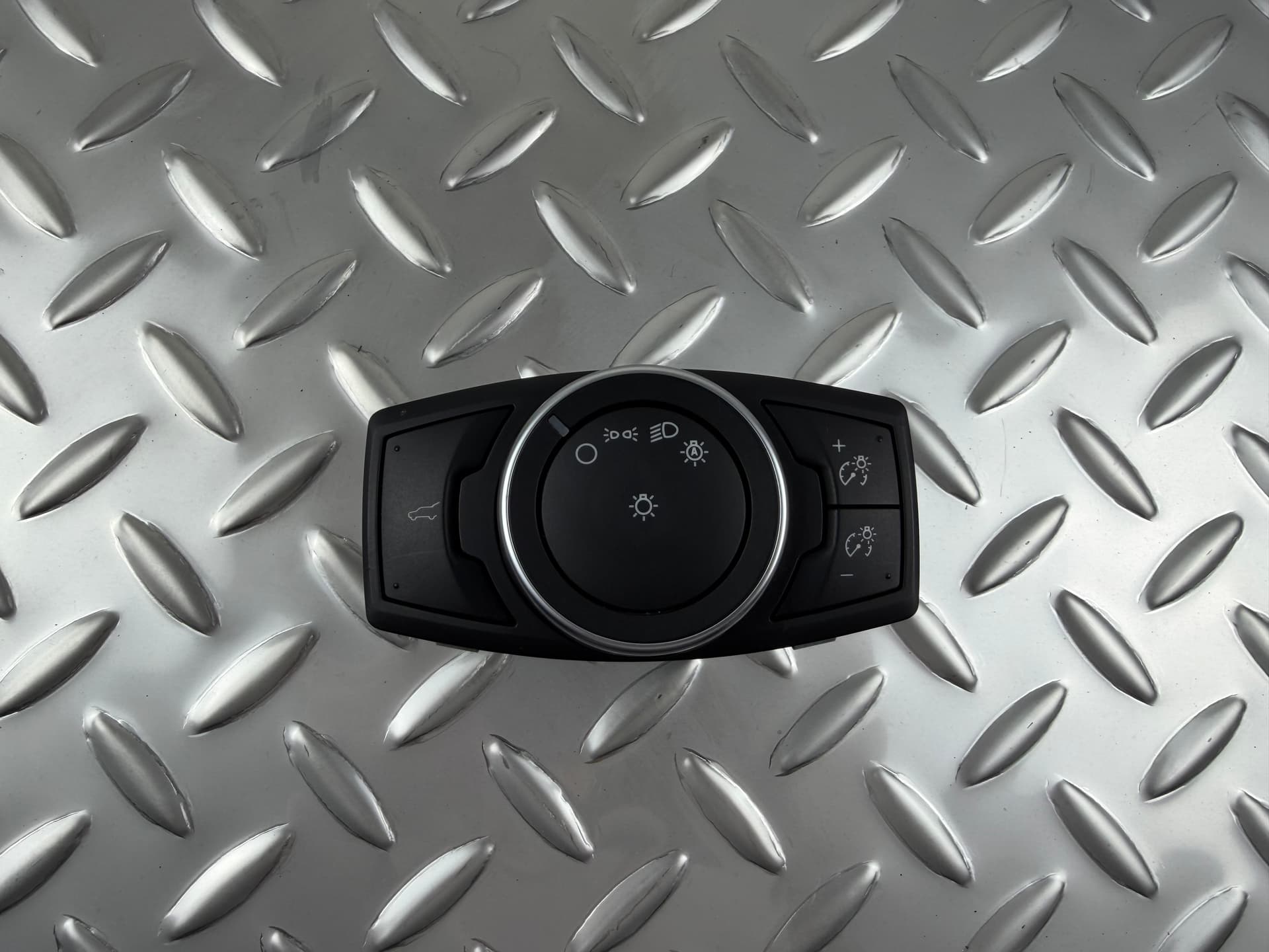 Управління фарами Ford Escape MK3 17-19 без птф, з автосвітлом, з електроприводом багажника - фото 1