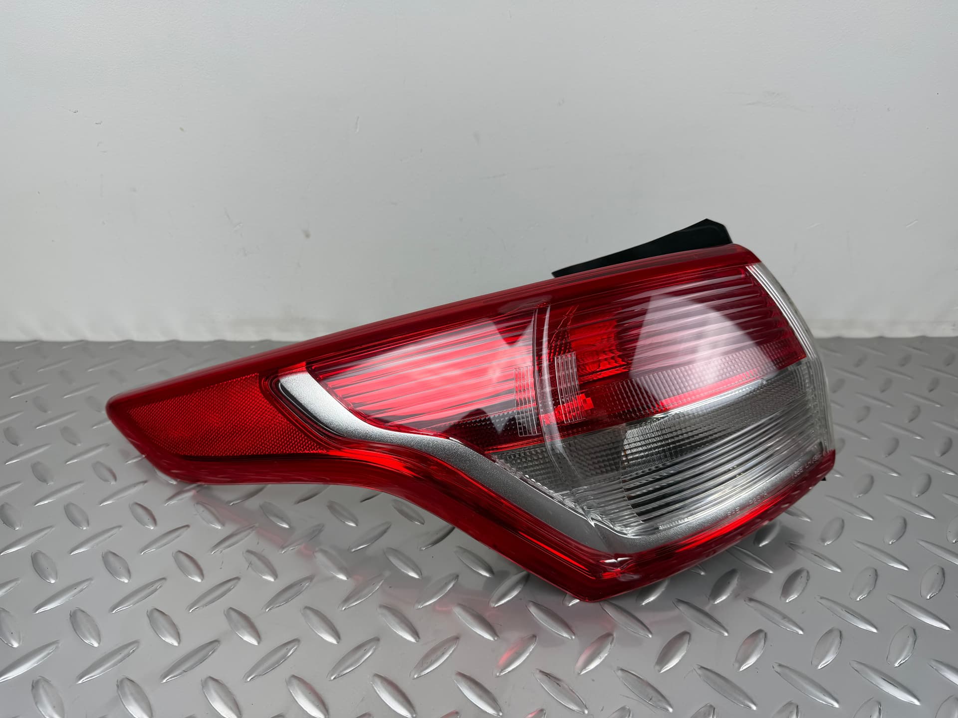 Ліхтар зовнішній крило лівий Ford Escape MK3 13-16 - фото 1