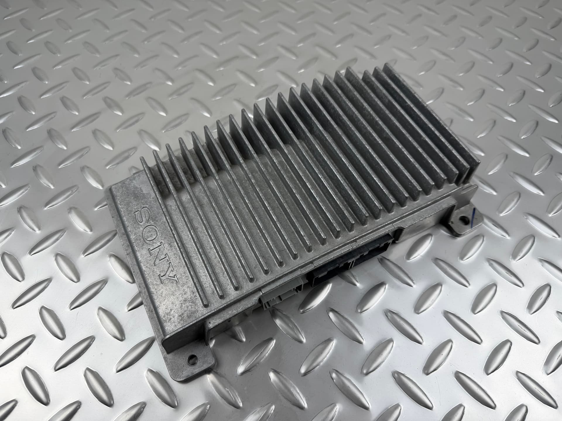 Підсилювач аудіо Ford Escape MK3 13-16 Sony - фото 1