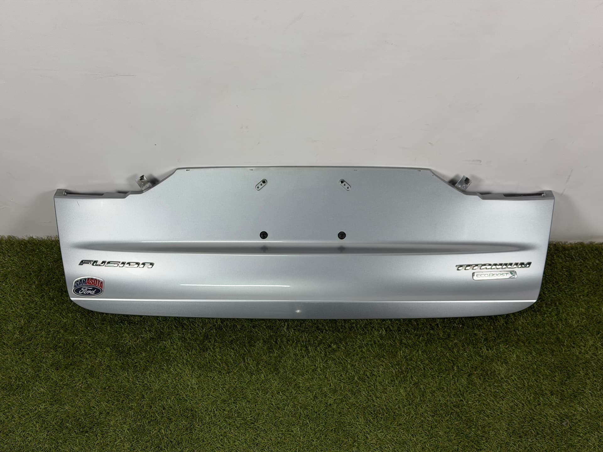 Накладка кришки багажника Ford Fusion mk5 19-20 під номер срібло JS - фото 1