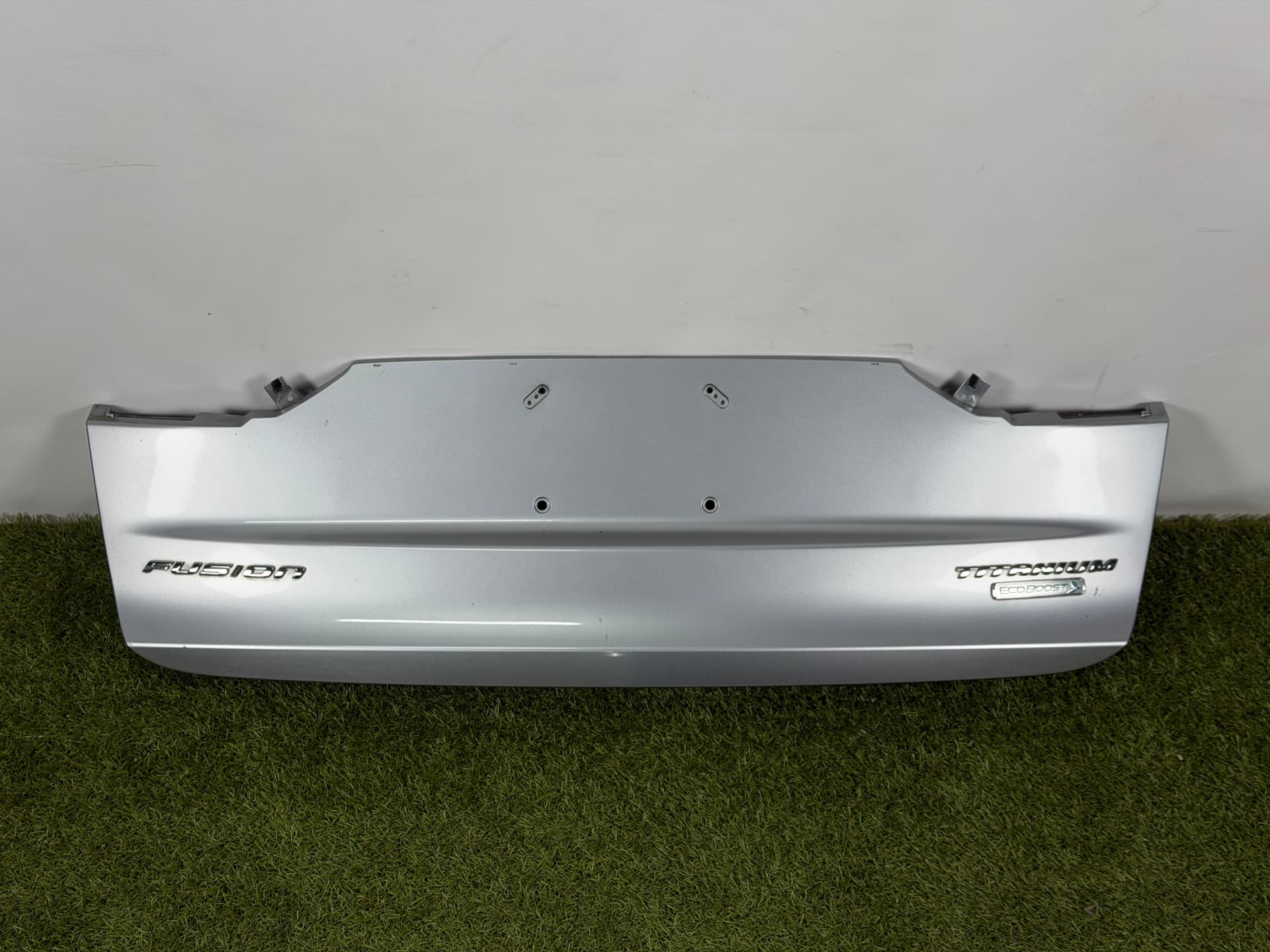 Накладка кришки багажника Ford Fusion mk5 19-20 під номер срібло JS - фото 1