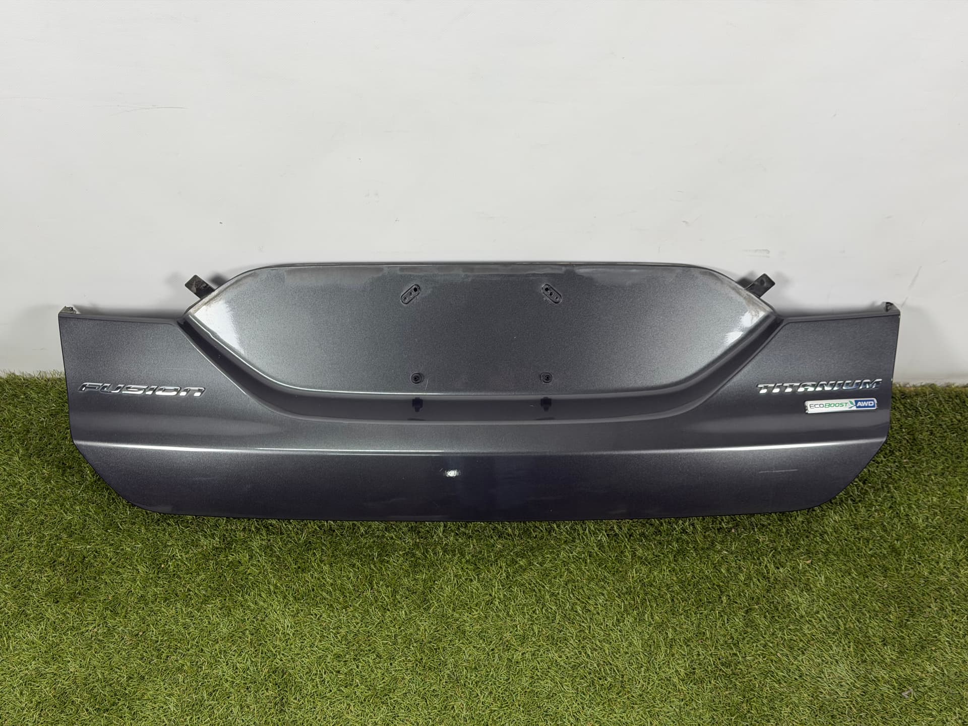 Накладка кришки багажника Ford Fusion mk5 17-18 під номер графіт J7 - фото 1