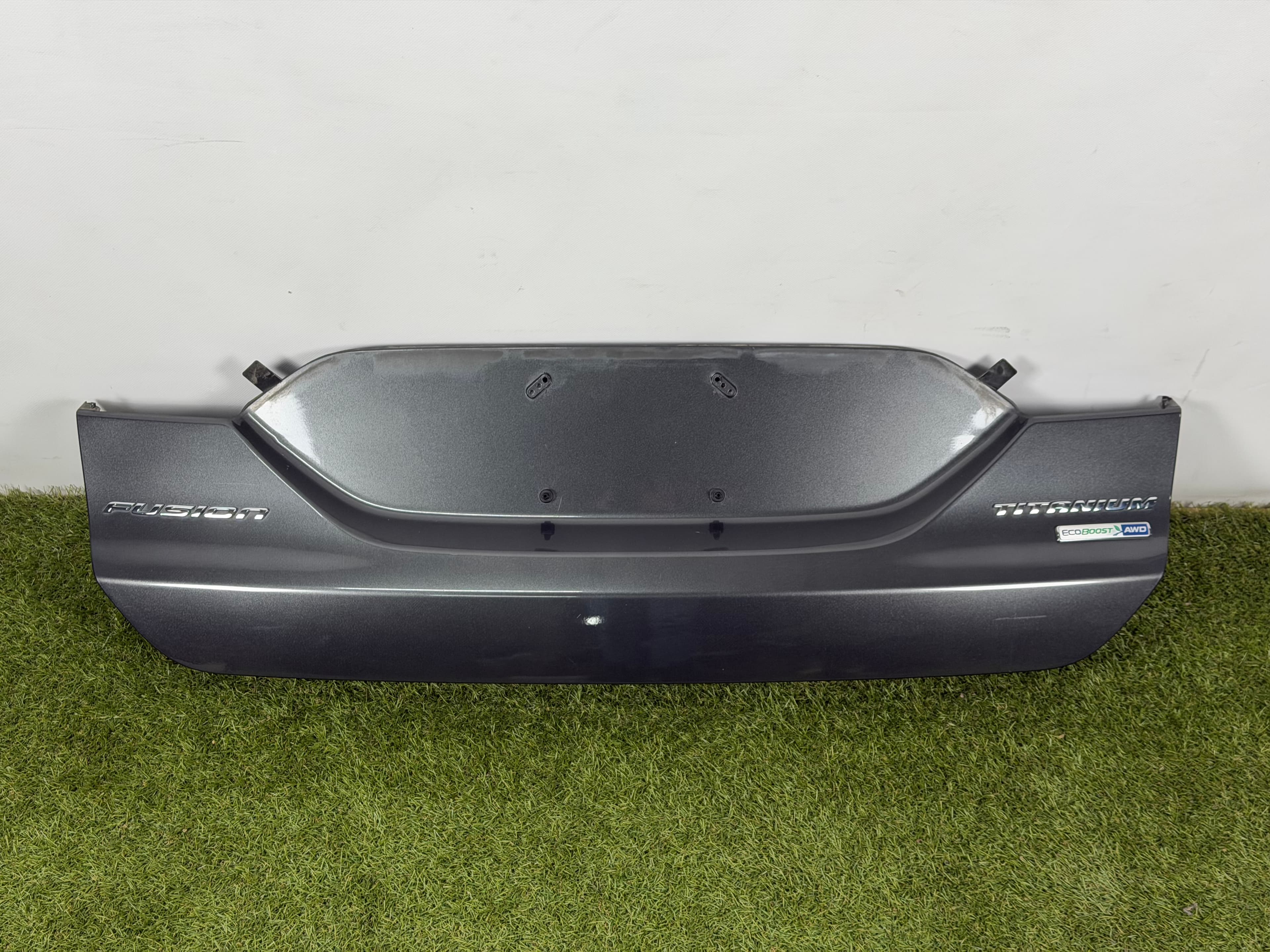 Накладка кришки багажника Ford Fusion mk5 17-18 під номер графіт J7