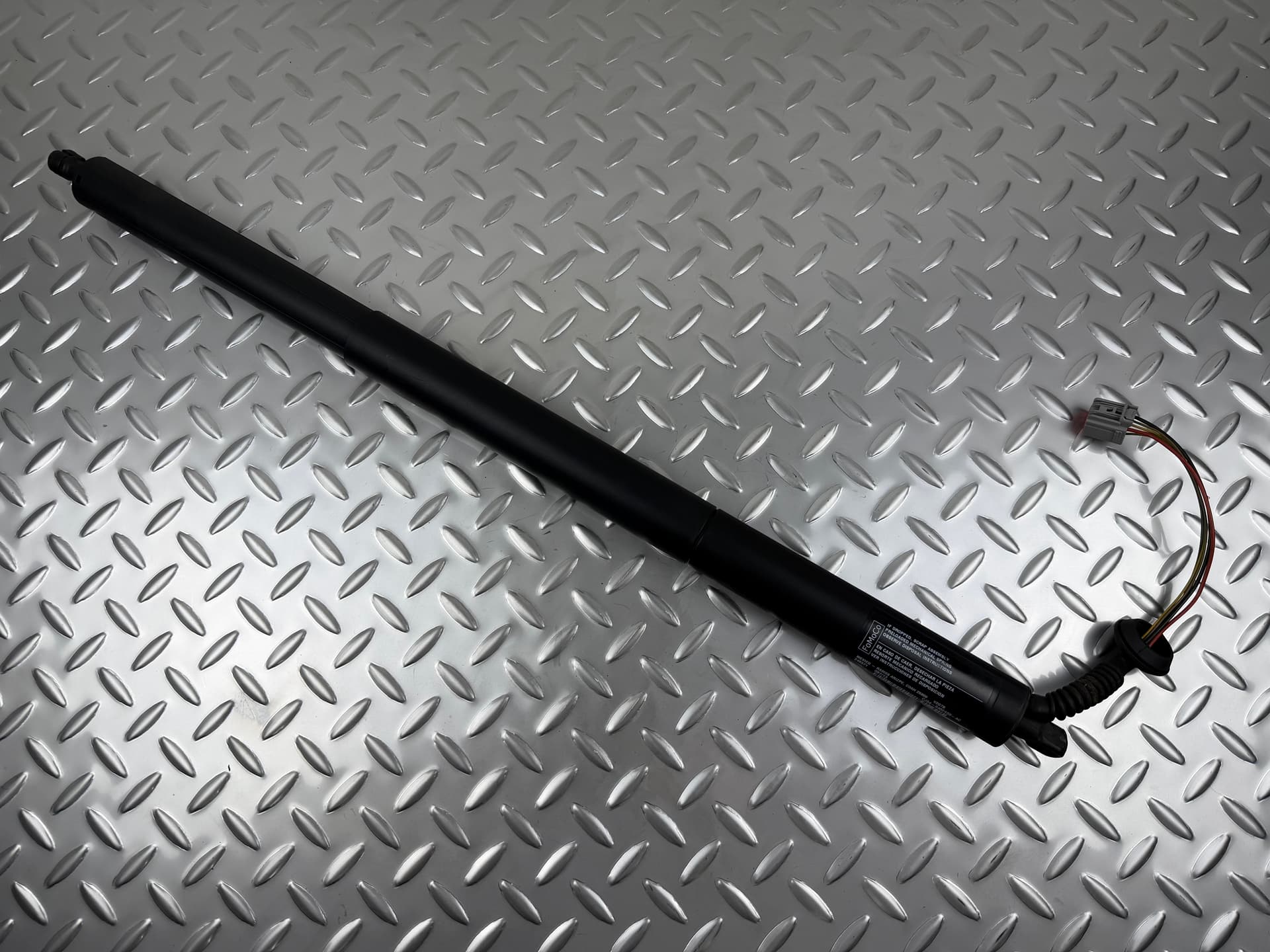 Амортизатор двері багажника лівий Ford Escape MK3 13-19 електро - фото 1