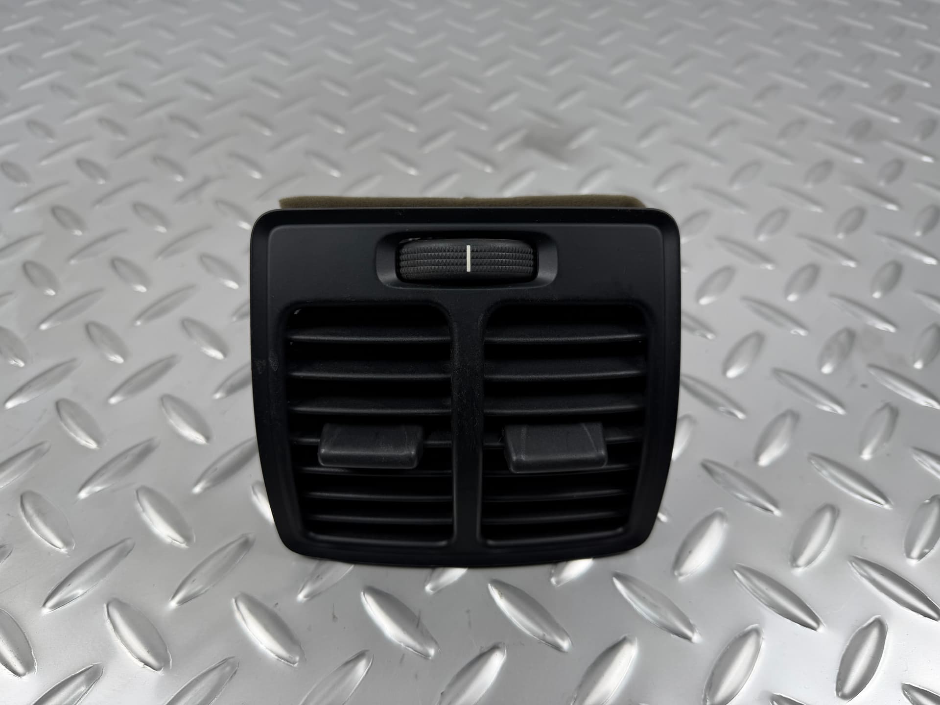 Дефлектор повітроводу центральної консолі Ford Escape MK3 13-16 чорний - фото 1