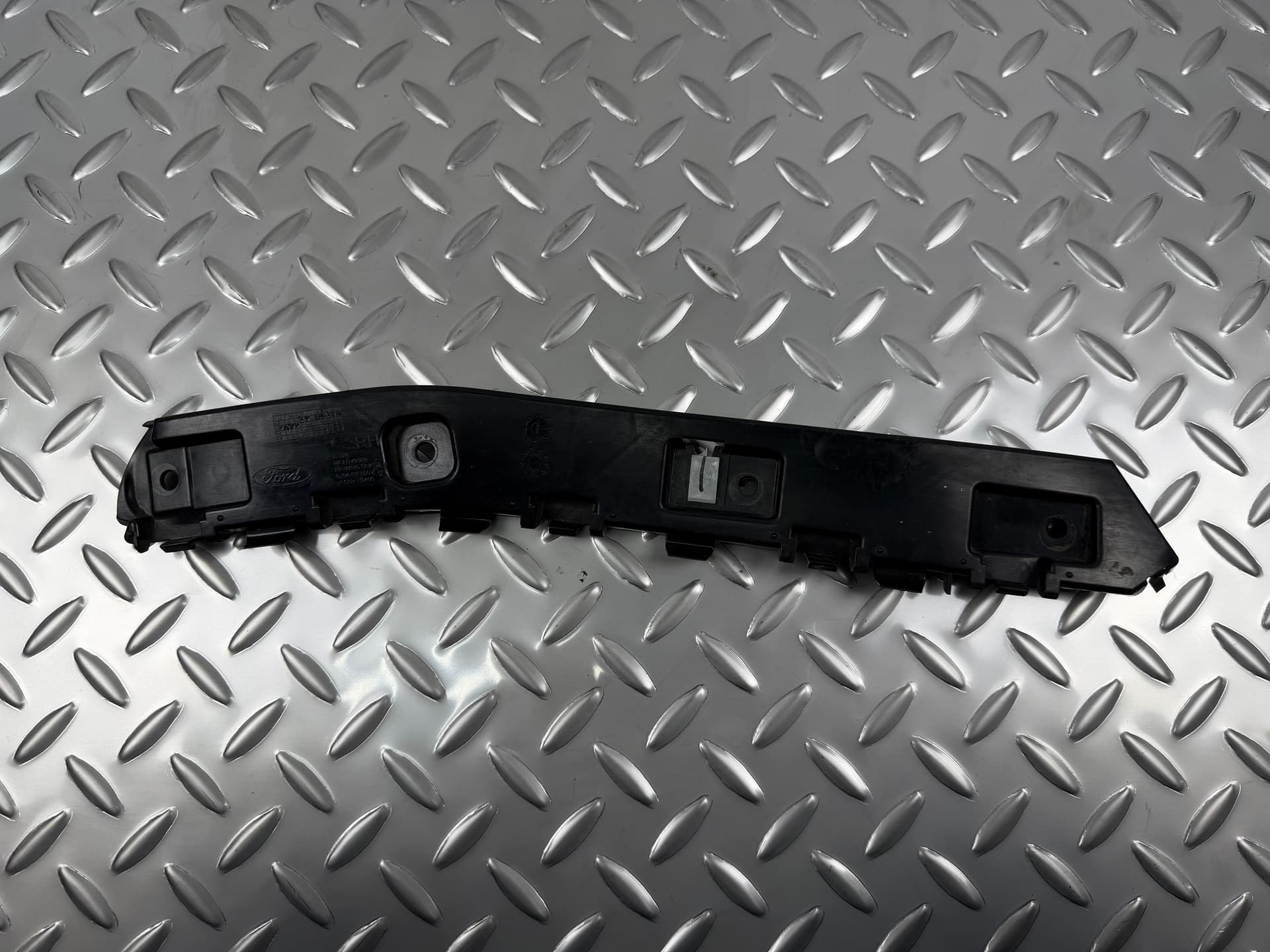 Кріплення заднього бампера праве Ford Escape MK3 13-16 - фото 1