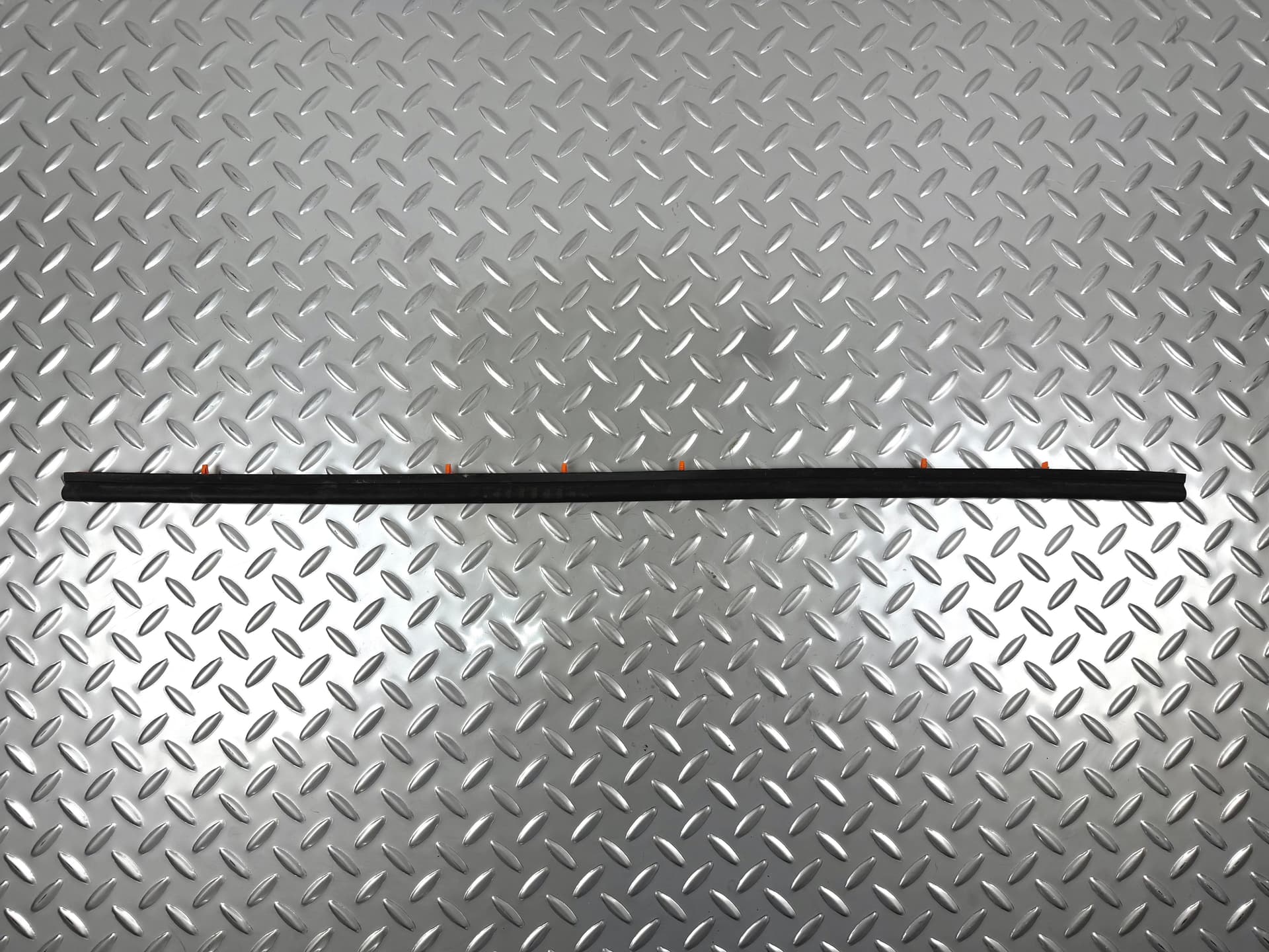 Ущільнювач капота Ford Escape MK3 13-16 - фото 1