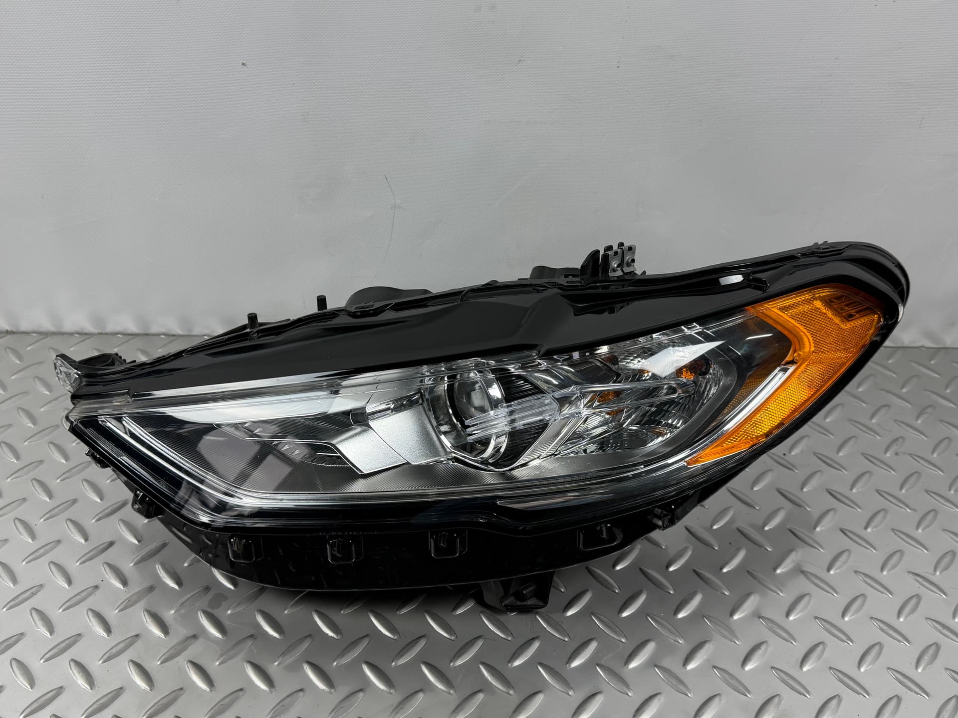 Фара передня ліва Ford Fusion mk5 17-20 галоген, без DRL - фото 1