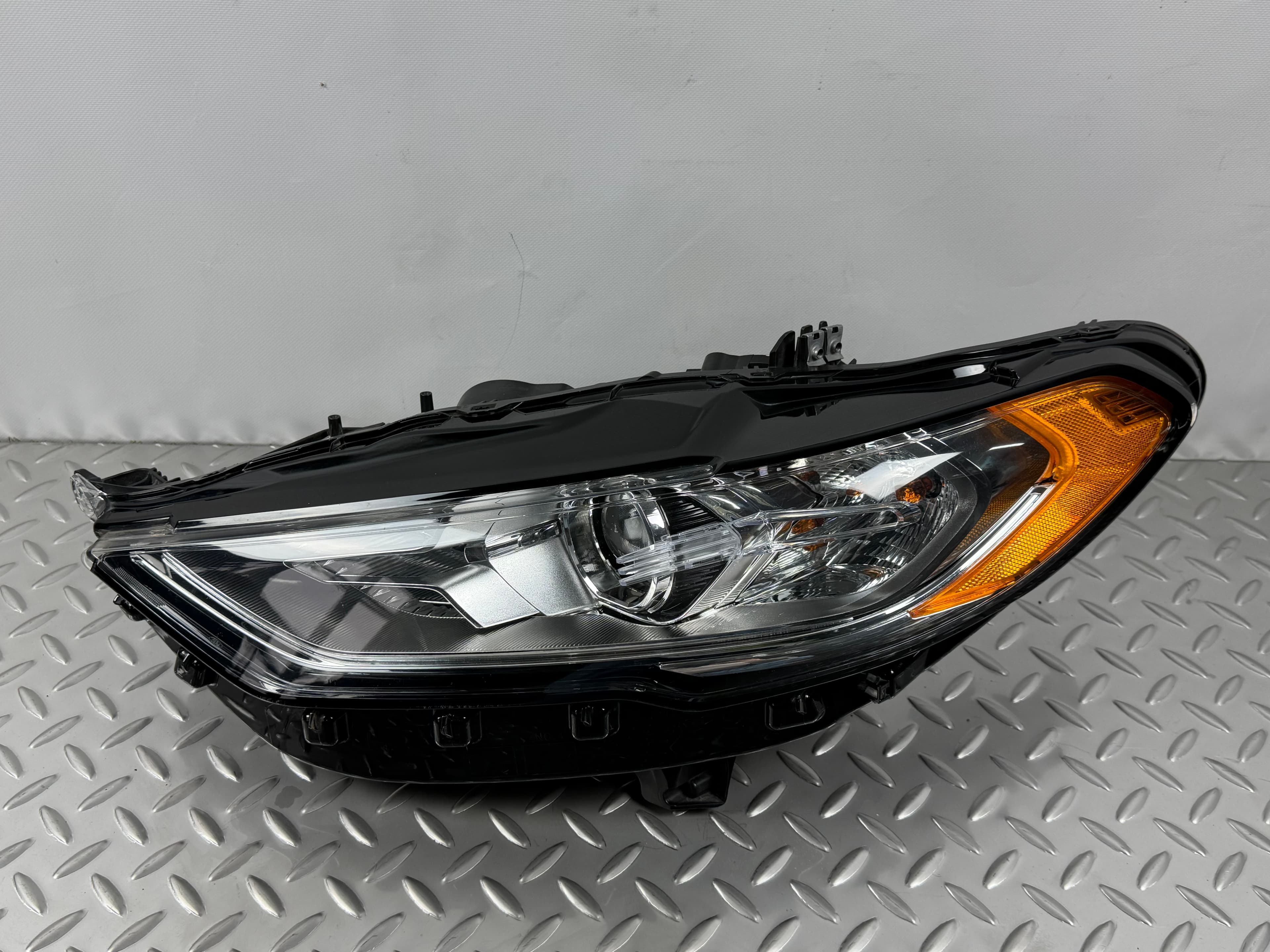 Фара передня ліва Ford Fusion mk5 17-20 галоген, без DRL