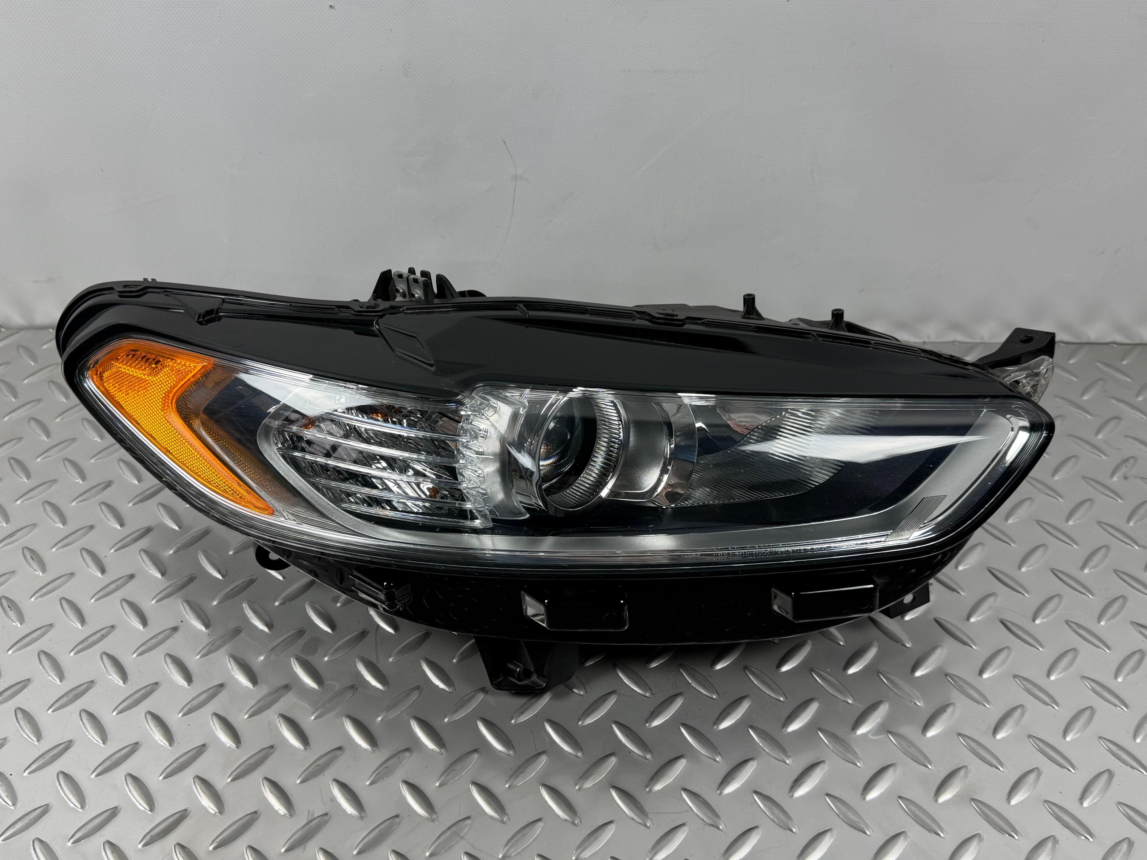 Фара передня права Ford Fusion mk5 13-16 
