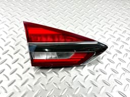 Ліхтар внутрішній кришка багажника лівий Ford Fusion mk5 19-20 галоген з хромом - превью 1