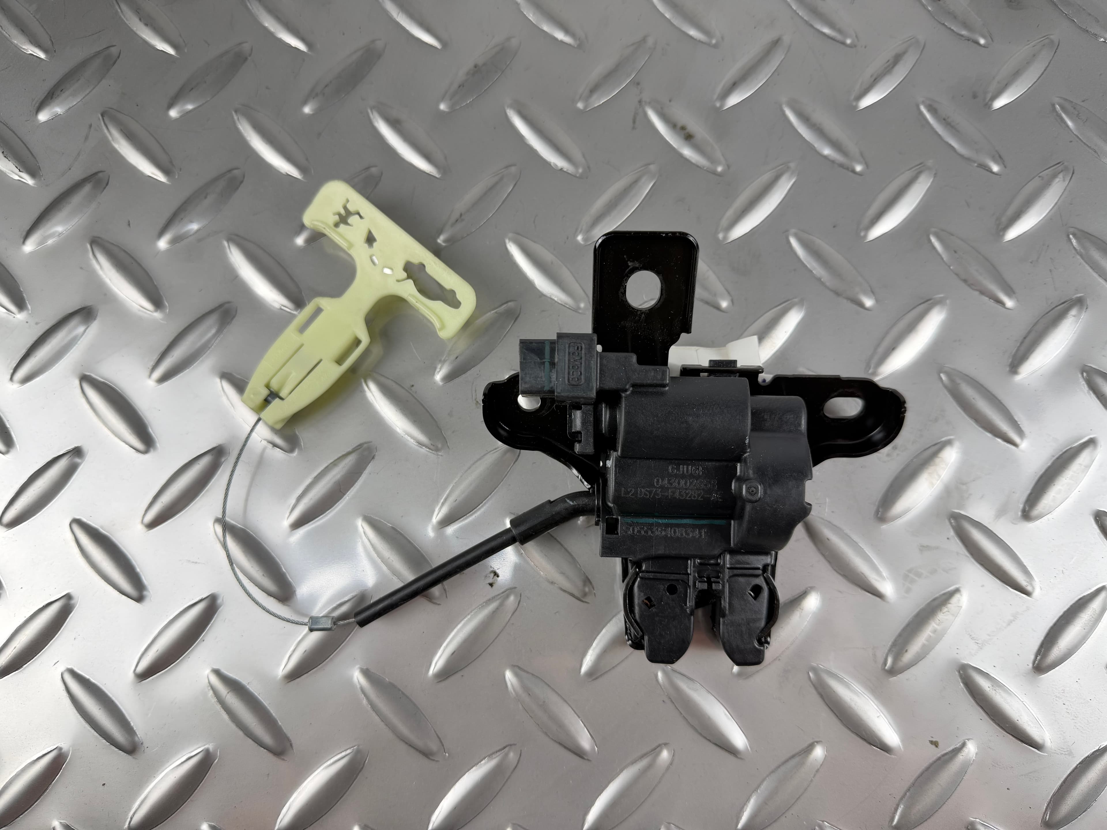 Замок кришки багажника Ford Fusion mk5 13-20