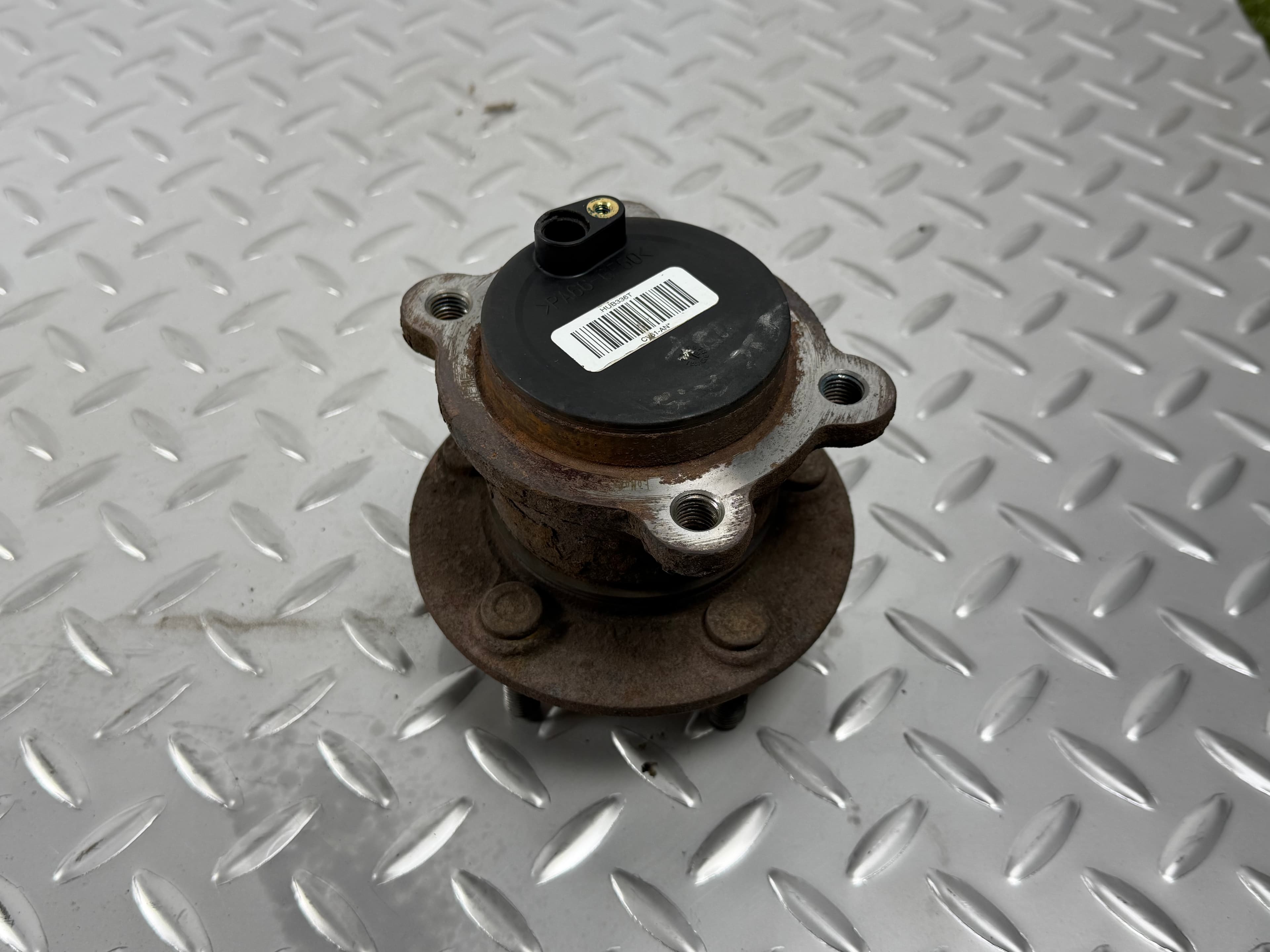 Ступиця задня права Ford Escape MK3 13-19 FWD