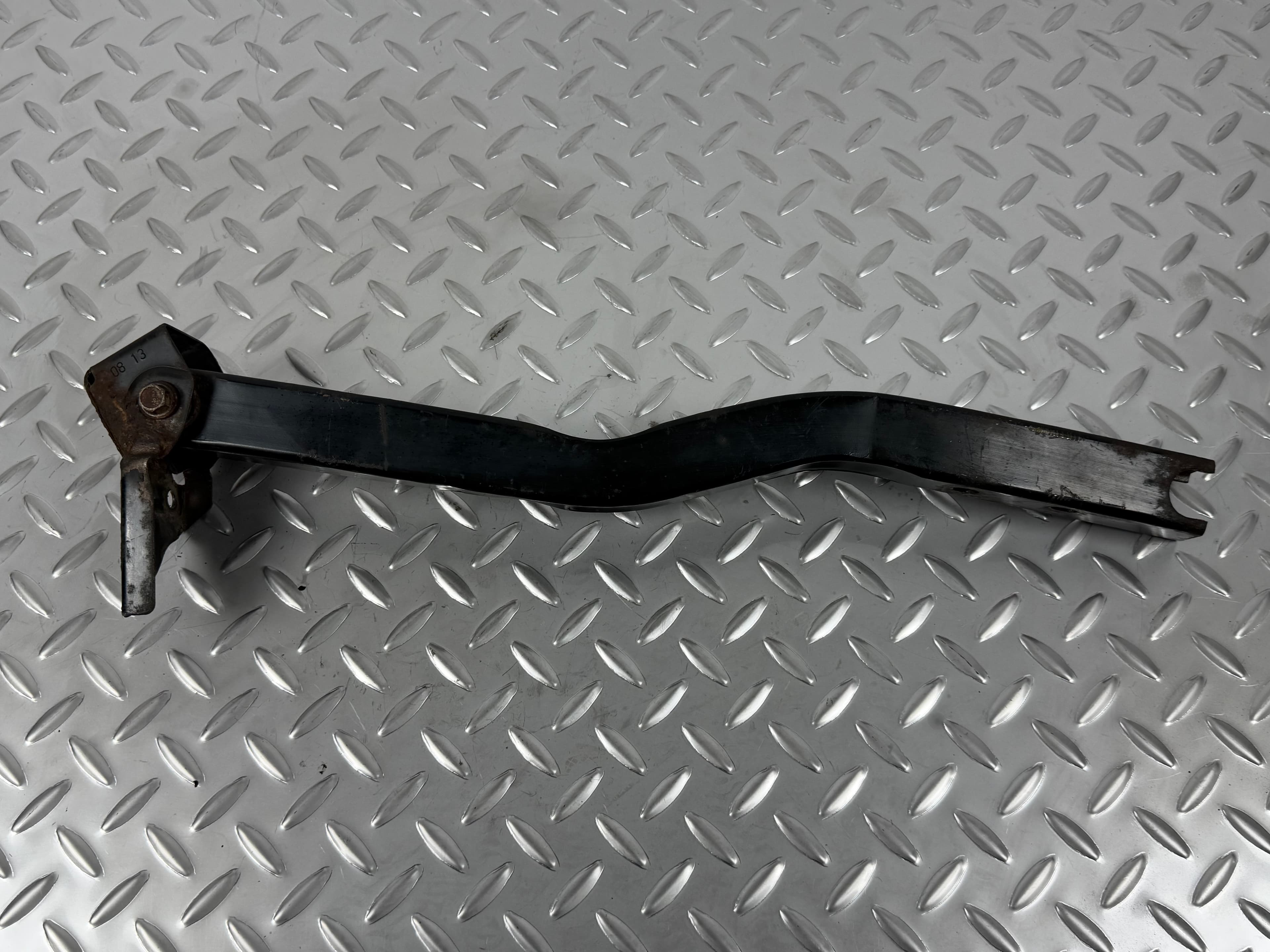 Підсилювач переднього підрамника правий Ford Escape MK3 13-19 з кронштейном