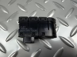 Кнопки відкриття дверей багажника Ford Escape MK3 13-16 під парктроніки та авто паркінг - превью 3