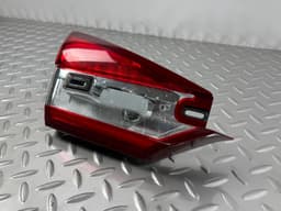 Ліхтар внутрішній кришка багажника лівий Ford Fusion mk5 17-18 галоген - превью 3